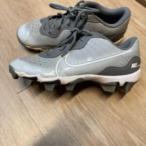 Nike Silver and Gray Baseball Cleats